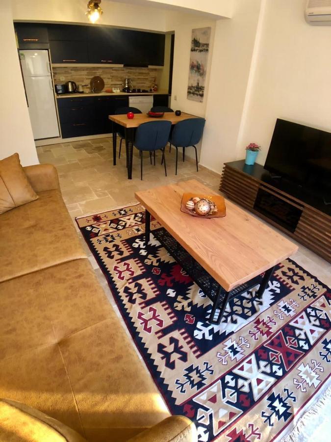 Amazing 2 Bedroom Penthouse! *